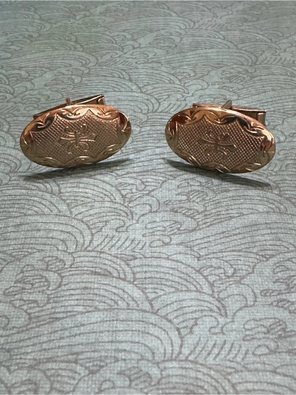 VINTAGE FLEUR DE LIS CUFF LINKS